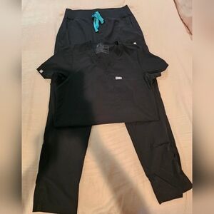 Figs FreeX Black Scrub Set with Teal Drawstring